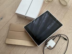 iPad 128, 5 gen, 2017, sim+wifi, 10,2 tolline (1 foto / 2)