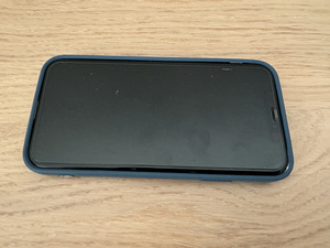 iPhone 11 128 ГБ (1 фото из 3)