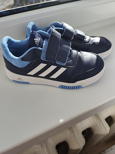 Кроссовки Adidas 35 (1 фото из 4)