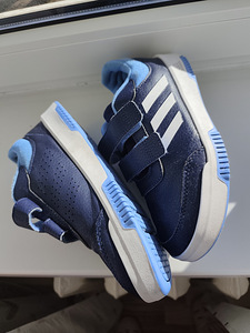 Кроссовки Adidas 35 (3 фото из 4)