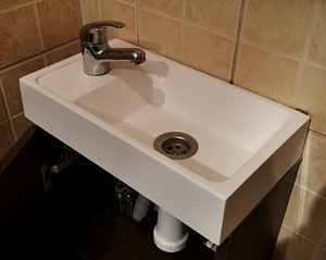 Müüa tumepruun valamukapp ja valamu (4 foto / 5)