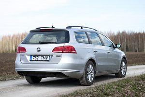 Volkswagen Passat 2.0 103kw 2013 (6 foto / 8)