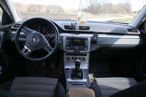 Volkswagen Passat 2.0 103kw 2013 (8 foto / 8)