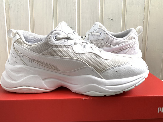 Белые/кремовые кроссовки Puma Cilia р.37,5