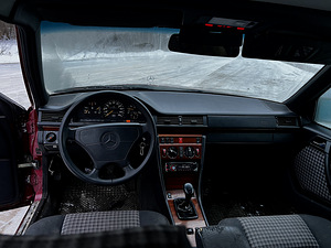 Mercedes benz s124 (7 foto / 8)