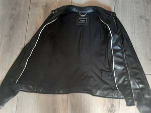 Guess tagi, suurus S (3 foto / 3)