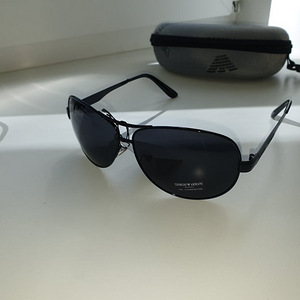 Uued päikeseprillid Giorgio Armani (1 foto / 4)