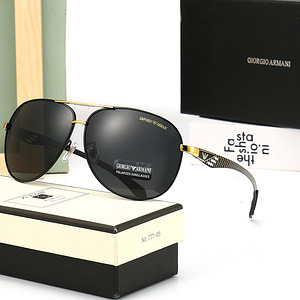 Новые солнцезащитные очки Armani, Prada, Ray ban, Hugo Boss (3 фото из 10)
