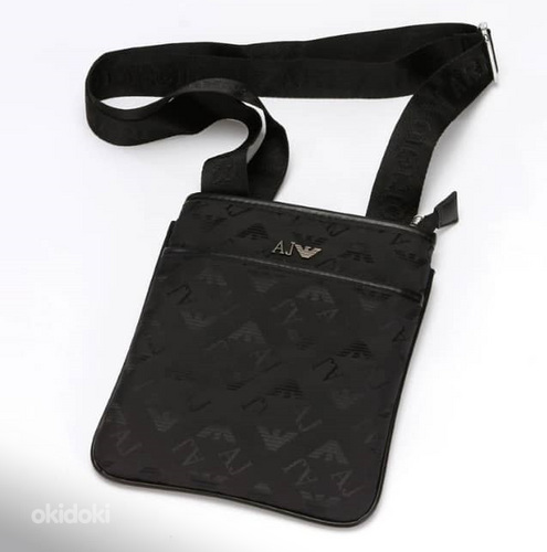 Новые сумки через плечо Armani / Supreme