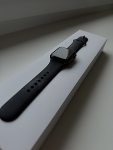Apple Watch SE 40mm Space Gray Alu Black Sport Band GPS (2 foto / 3)