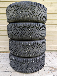 225/50/18 Nokian Hakkapeliitta 9 naastrehvid (2 foto / 4)