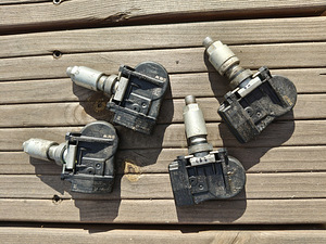 433 Mhz rehvrõhuandurid 4tk (1 foto / 2)