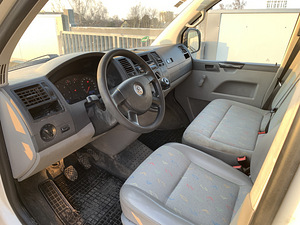 Kaubiku rent Volkswagen Transporter T5 1.9TDI (3 foto / 8)