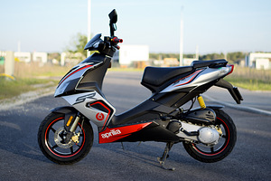 Aprilia SR 50 R 2T 2kW (6 foto / 10)