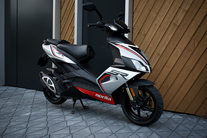 Aprilia SR50R 2018 2T (3 foto / 10)