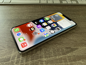 Apple iPhone 11 Pro Max 64Gb Silver (1 foto / 4)