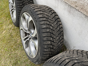 BMW X5 E70 5x120 20-tolli veljed koos naastrehvidega (4 foto / 9)
