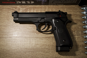 UUS KJW Beretta M9 Airsoft 6mm püstol CO2 Blowback (2 foto / 8)