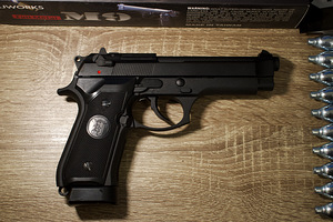 UUS KJW Beretta M9 Airsoft 6mm püstol CO2 Blowback (3 foto / 8)