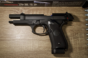 UUS KJW Beretta M9 Airsoft 6mm püstol CO2 Blowback (4 foto / 8)