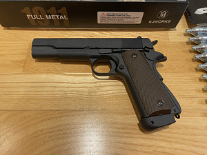 UUS KJW Colt M1911 Airsoft 6mm püstol CO2 Blowback (2 foto / 10)