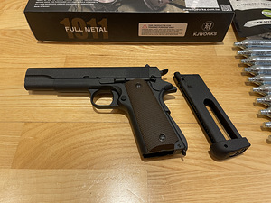 UUS KJW Colt M1911 Airsoft 6mm püstol CO2 Blowback (6 foto / 10)