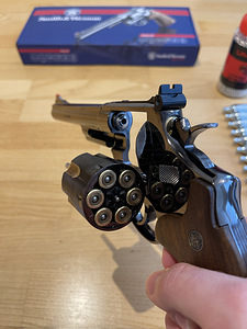 UUS UMAREX SMITH & WESSON M29 6,5" 4,5mm CO2 õhurevolver (8 foto / 10)