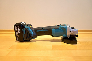 НОВЫЙ аккумуляторный угловой шлифовальный станок Makita для (2 фото из 10)