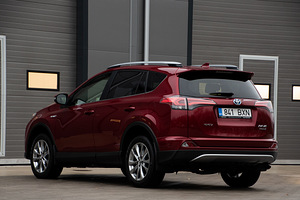 Toyota RAV4 Premium 2018a 2.5 114kw nelikvedu (4 foto / 15)