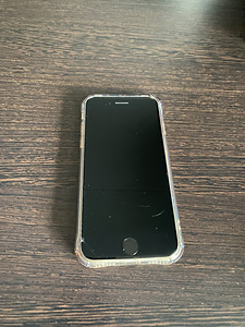 iPhone SE (MHGQ3ET/A) – soodne telefon, väike mõra ekraanil (1 foto / 3)