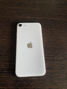 iPhone SE (MHGQ3ET/A) – soodne telefon, väike mõra ekraanil (2 foto / 3)