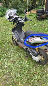 Aprilia sr50r (3 фото из 3)