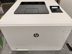 HP Color LaserJet Pro M452dn värviprinter (1 foto / 5)