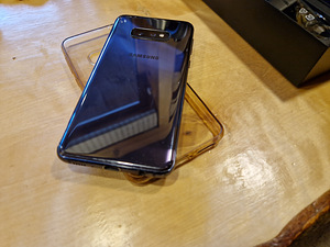 Samsung Galaxy S10e (1 foto / 6)