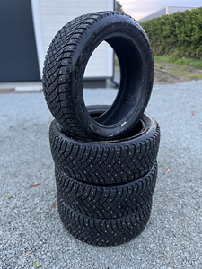 Goodyear UltraGrip Arctic 2, 215/50R17 (1 foto / 5)