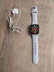 Apple Watch SE 2 GPS+LTE 44mm (3 foto / 3)