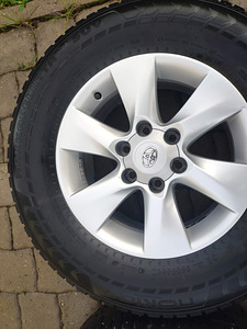Ориг. литые диски от Toyota Land Cruiser 150 + шип. резина (5 фото из 7)