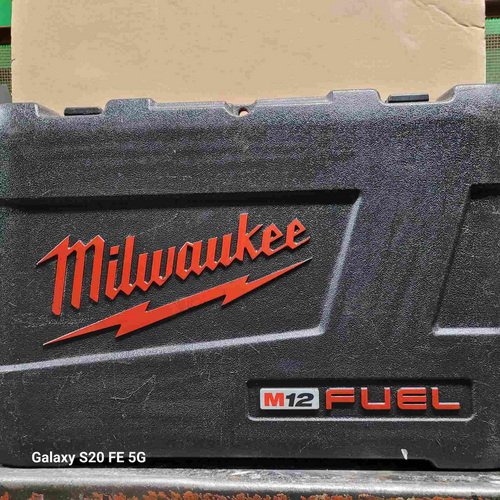 Milwaukee M12 CH аккумуляторный перфоратор (дрель) + 2 аккум