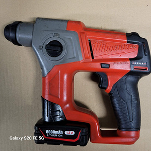 Milwaukee M12 CH аккумуляторный перфоратор (дрель) + 2 аккум (5 фото из 5)