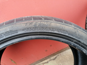 Suverehvid 235/35 r19 2tk (2 foto / 6)