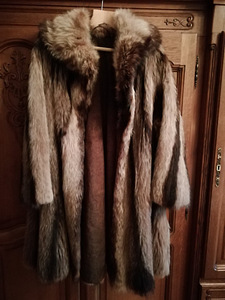 Шуба (енот) L (3 фото из 3)