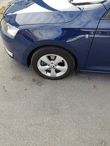 Škoda Rapid (3 фото из 12)