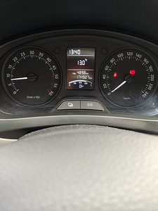 Škoda Rapid (9 фото из 12)