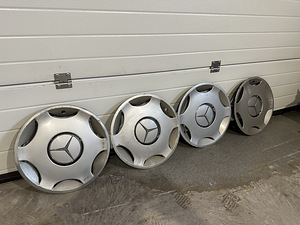 Ilukilbid Mercedes-Benzile