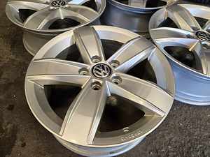 Volkswagen Original Veljed R 16 ( Škoda , Seat ) (2 foto / 4)