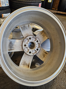 Volkswagen Original Veljed R 16 ( Škoda , Seat ) (3 foto / 4)