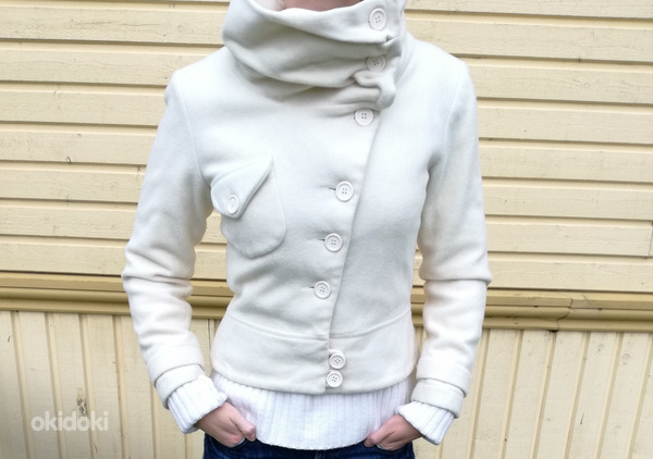 Женская белая куртка на подкладке (фото #2)
