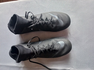Nike sokiga kunstmuru jalgpallisaapad, puutsad 42,5 /UK 8. (2 foto / 3)