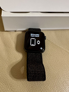 Apple Watch Series 4 44mm GPS Aluminum (2 foto / 4)