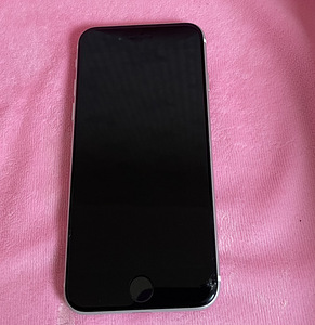 iPhone се 2020 (2 фото из 3)